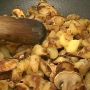 Patate in padella con funghi