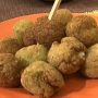 Polpette di piselli con cuore di scamorza bianca